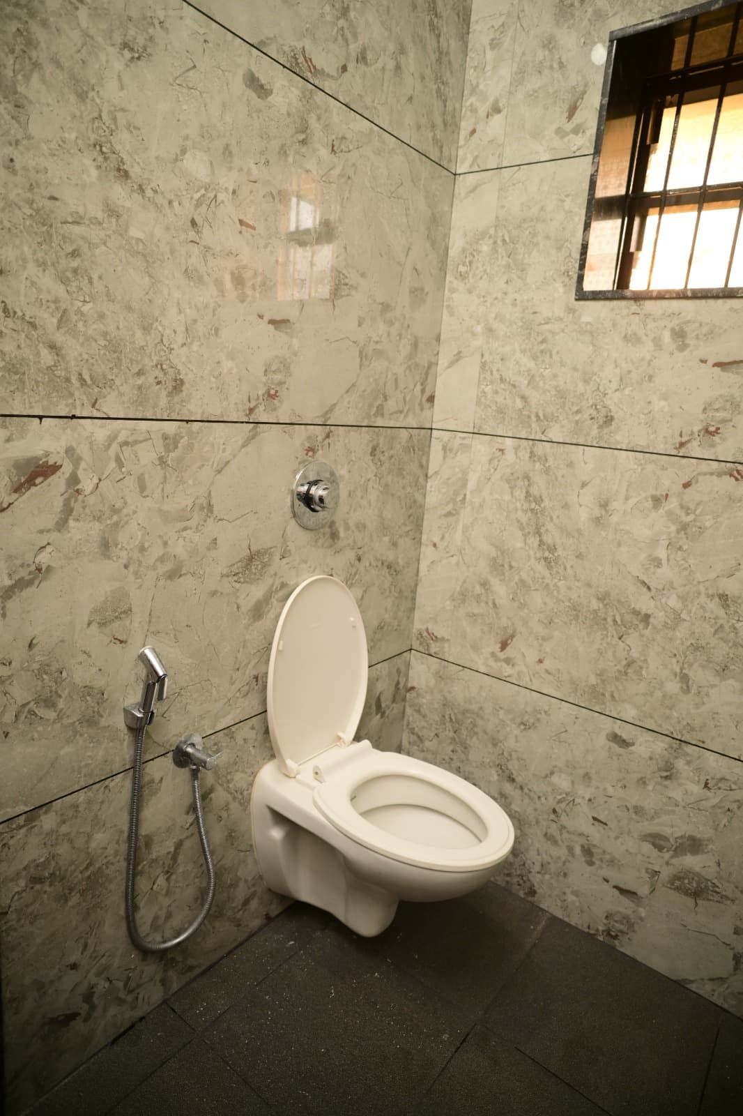 Spacious wash area with ventilation and storage.