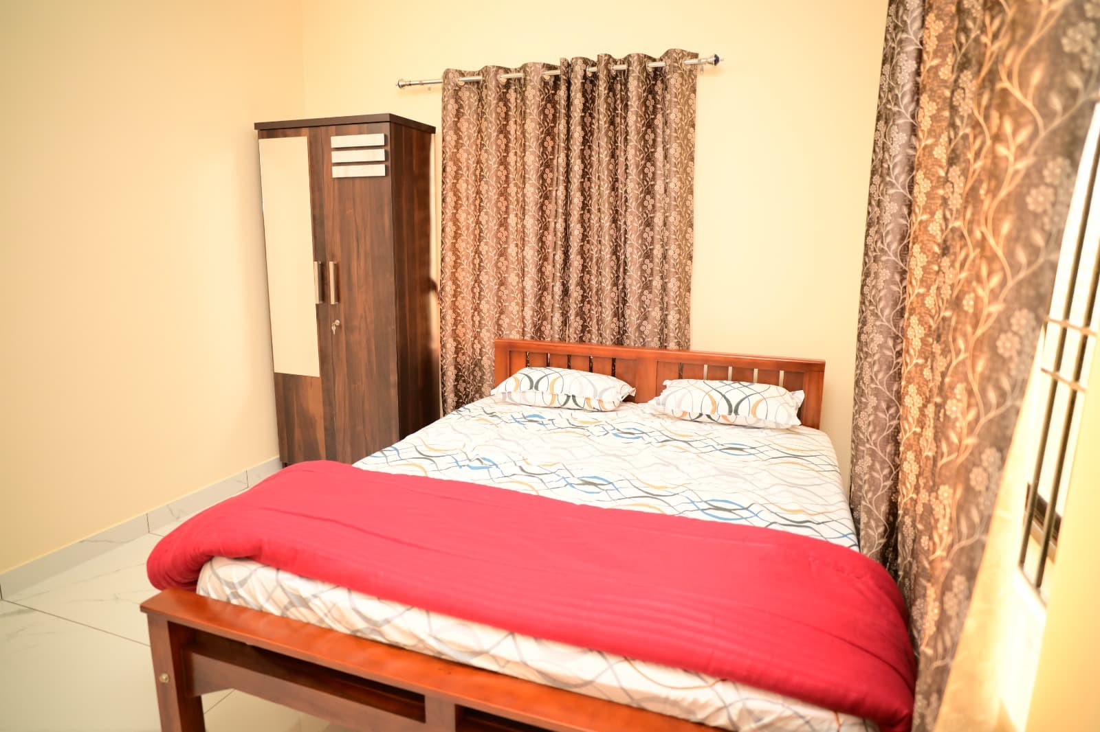 Bedroom 1 — Front Queen